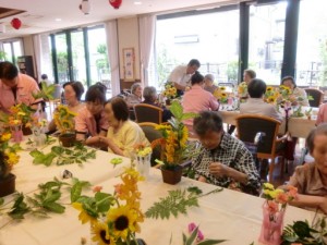 フラワーアレンジメントを行いました。 写真