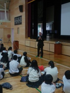 元八王子中学校にて職業講和 写真