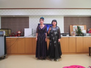 入居者忘年会は「年忘れカラオケ大会」です 写真