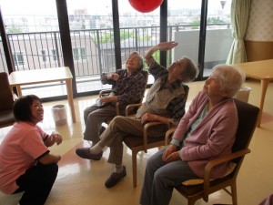 ５月１０日　運動レクリエーションの様子です 写真