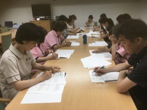 身体拘束廃止に向けての研修会です 写真