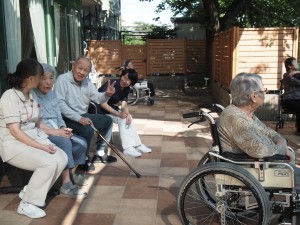 一階テラスにて 写真