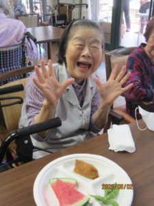 お祭り気分の昼食 写真