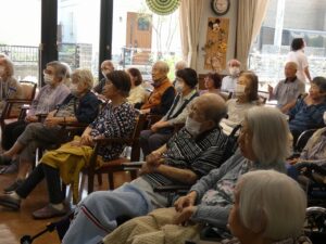 ８月音楽療法① 写真