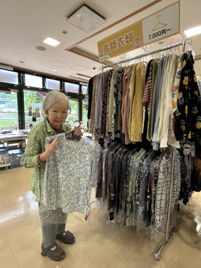 衣類販売 写真