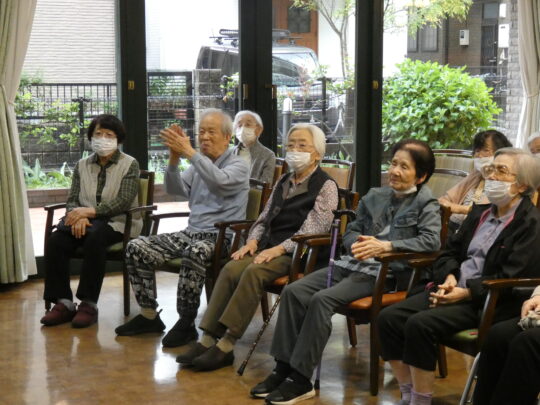 4月音楽療法 写真