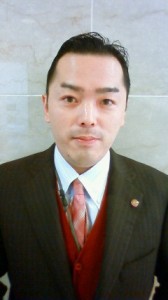 シルバービレッジ中央 施設長＆在宅福祉部管理者　高水　直人です。 写真