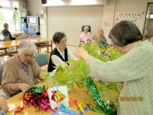 七夕飾りに込めた願いは・・・ 写真