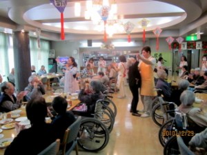 *** 入居者の皆様と忘年会 *** 写真