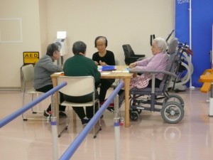 ーー機能訓練室にて創作レク始めましたーー 写真