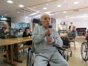 寒さに負けるな、熱唱中 写真