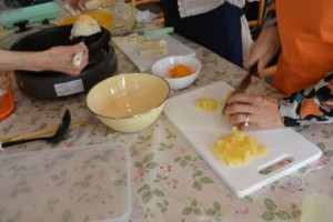 5/27には料理教室を行ないました。 写真