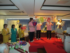 ー　４施設対抗のカラオケ大会　－ 写真