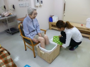 ー　好評です！フットケア　－ 写真