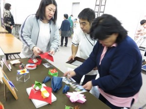 いちょうホールにて「ふれあい作品展」準備完了 写真