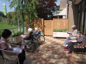 新緑の中のコーラス 写真