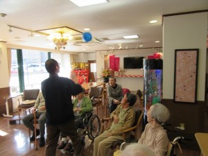 午後のリハビリ体操 写真