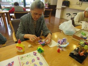 創作レク（葡萄作り） 写真