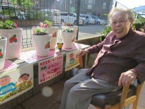 業務部樋口の園芸日誌～日野東館いちご畑オープン編 写真