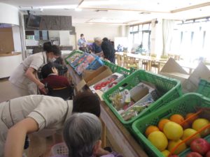 「久しぶりの」売店 写真