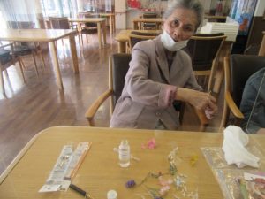 ハーバリウムボールペンを作ろう 写真