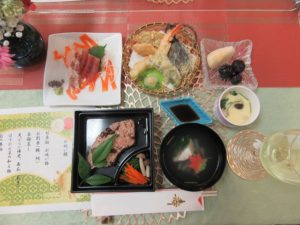 敬老のお祝い御膳と特製おやつに記念撮影 写真