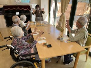 遊びり・ちぎり絵 写真