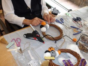 ハロウィンリース作り 写真