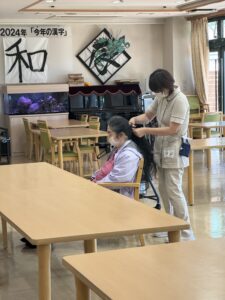 器用なヘルパー長 写真