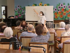 8月音楽療法 写真