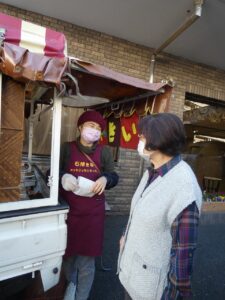 12月焼き芋販売 写真