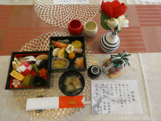 お屠蘇とおせち料理 写真