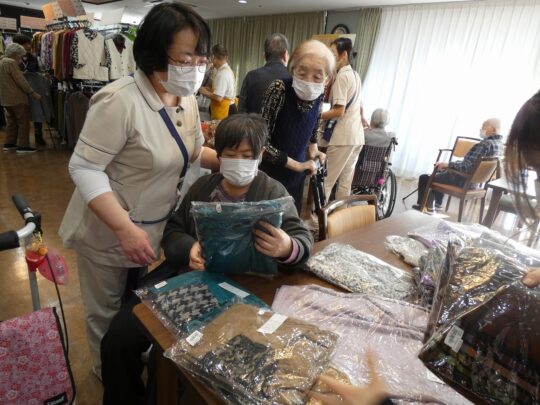 衣料品販売 写真