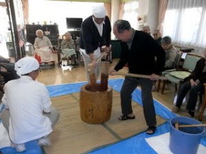 「つぶし」の作業中